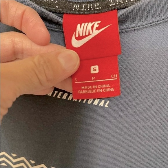 Nike International Tokyo Japan Hiragana Long Sleeve Top - Picture 5 of 5